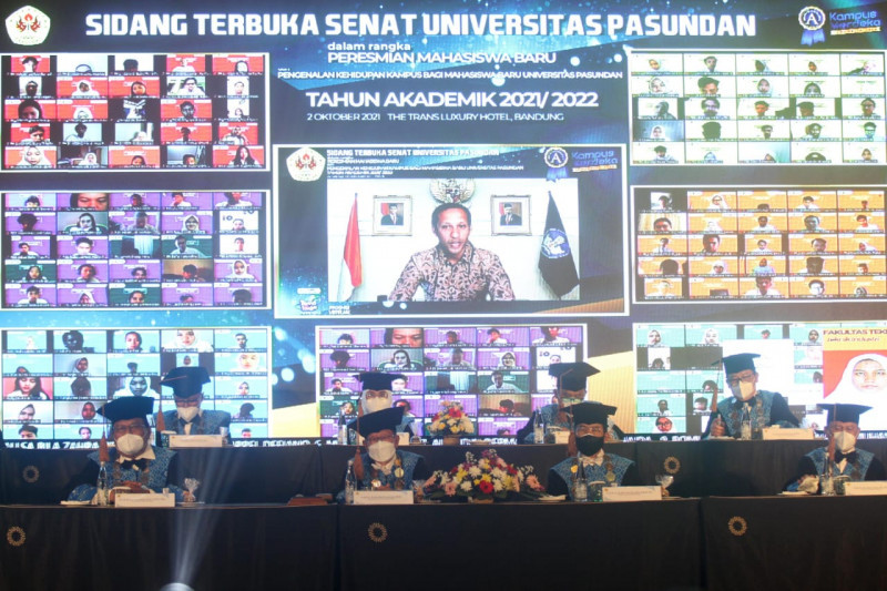 Sebanyak 3.645 mahasiswa baru Universitas Pasundan (Unpas) mengikuti acara PKKMB 2021/2022 pada Sabtu (2/10/2021) yang digelar secara "hybrid" (gabungan daring dan luring) di Bandung. (ANTARA/HO-Humas Unpas)