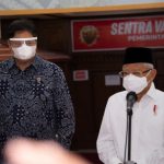 Wakil Presiden KH, Ma'ru Amin bersama Menko Bidang Perekonomian Airlangga Hartarto memberikan keterangan kepada media.