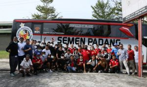 Tim Semen Padang FC saat bertolak ke Palembang menggunakan bus dalam menghadapi kompetisi Liga 2 Indonesia 2021. ANTARA/HO-Semen Padang FC