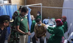 Jabar Quick Response (JQR) bersama PT. Eigerindo MPI dan Korem 061 Surya Kencana menggelar vaksinasi di Desa Sukagalih, Kecamatan Megamendung, Kabupaten Bogor.