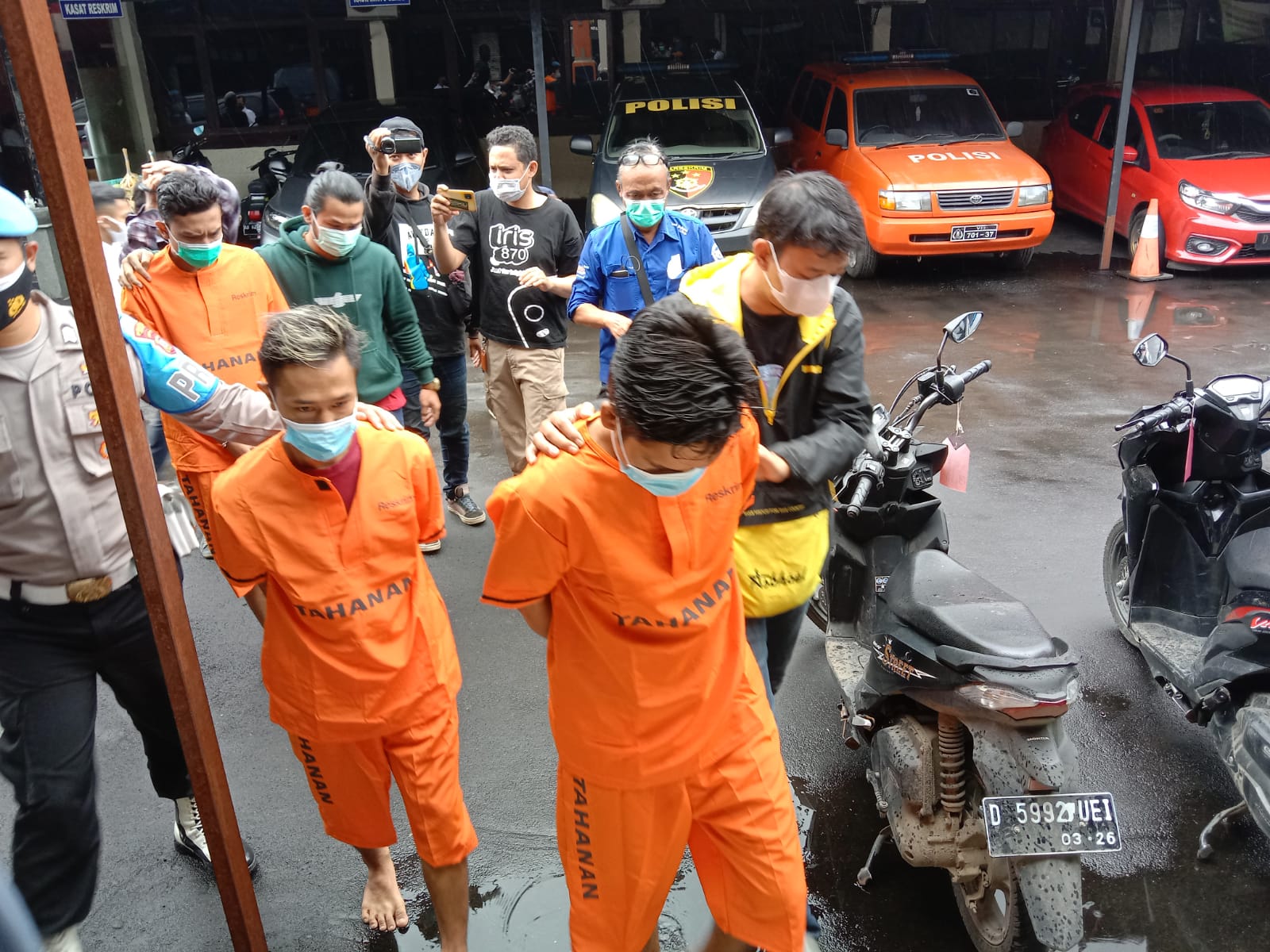 Tiga pelaku pencurian dan kekerasan di wilayah Kelurahan Melong, Kecamatan Cimahi Selatan. (Istimewa)