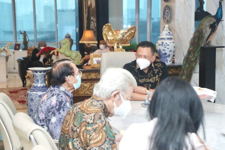 Ketua MPR RI Bambang Soesatyo menerima Sekretariat Nasional Pewayangan Indonesia (SENAWANGI) di kantornya. (Dok. MPR RI)