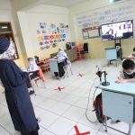 SD Darul Hikam belajar dengan metode hybrid learning (offline dan online). (Ade Bayu Indra/Humas Darul Hikam)