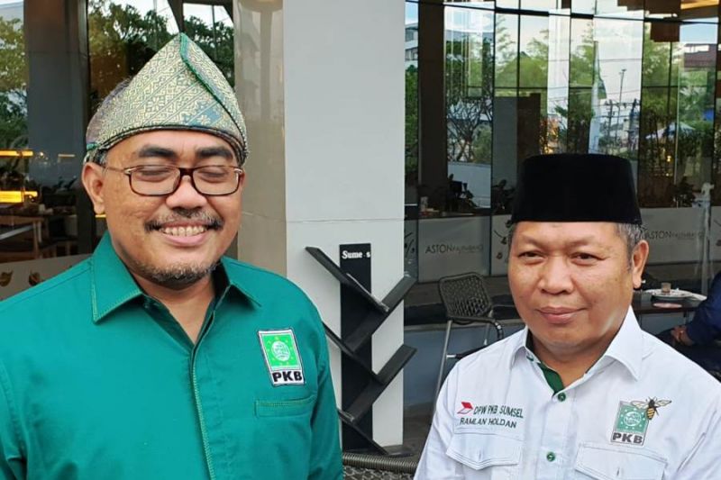 Dokumentasi - Wakil Ketua Umum DPP PKB Jazilul Fawaid bersama Ketua DPW PKB Sumsel Ramlan Holdan ANTARA/Yudi Abdullah