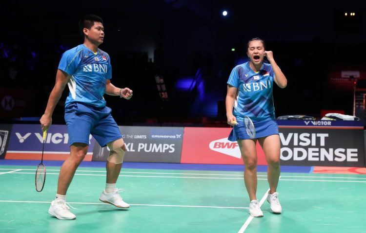 Praveen Jordan/Melati Daeva Oktavianti memastikan satu tiket ke semifinal Denmark Open. (Badminton Photo)