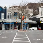 Sebuah jalan di Auckland, Selandia Baru, Minggu (26/8/2021), tampak sepi selama penerapan 'lockdown' untuk mencegah penyebaran COVID-19. ANTARA/REUTERS