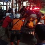 Tim gabungan mengevakuasi jenazah pelajar MTs Harapan Baru Kabupaten Ciamis yang tenggelam saat kegiatan susur sungai (Iman SR / Radar Tasikmalaya)