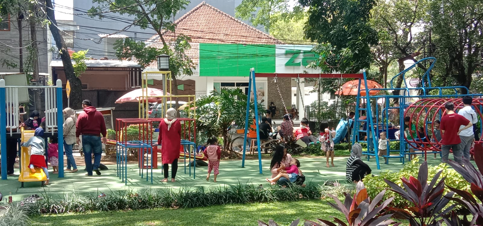 Dok. Salah satu taman di Kota Bandung, yang mulai didatangi masyarakat. Sabtu (9/10).