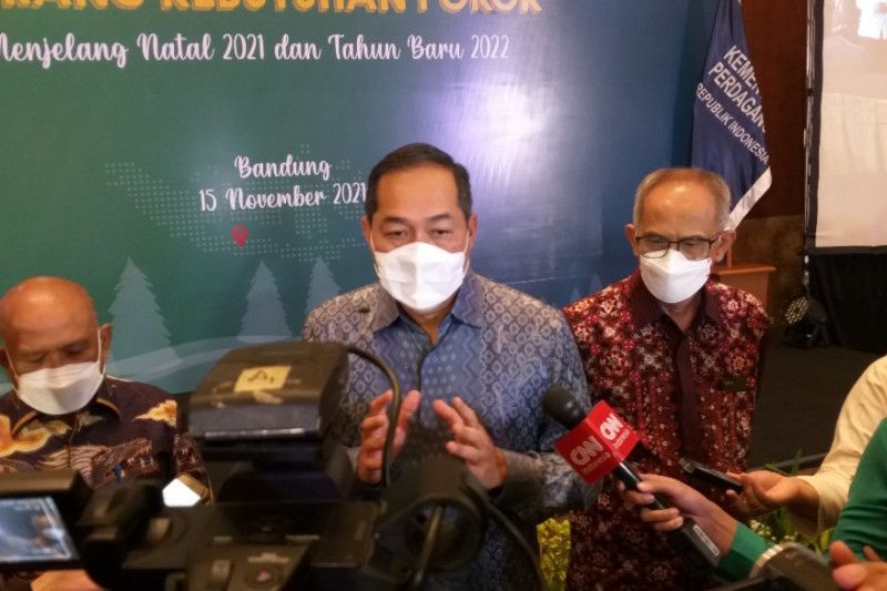 Menteri Perdagangan Muhamamad Lutfi seusai Rakornas Barang Kebutuhan Pokok jelang Natal dan Tahun Baru 2022 di Bandung, Senin (15/11/2021). (ANTARA/Ajat Sudrajat)