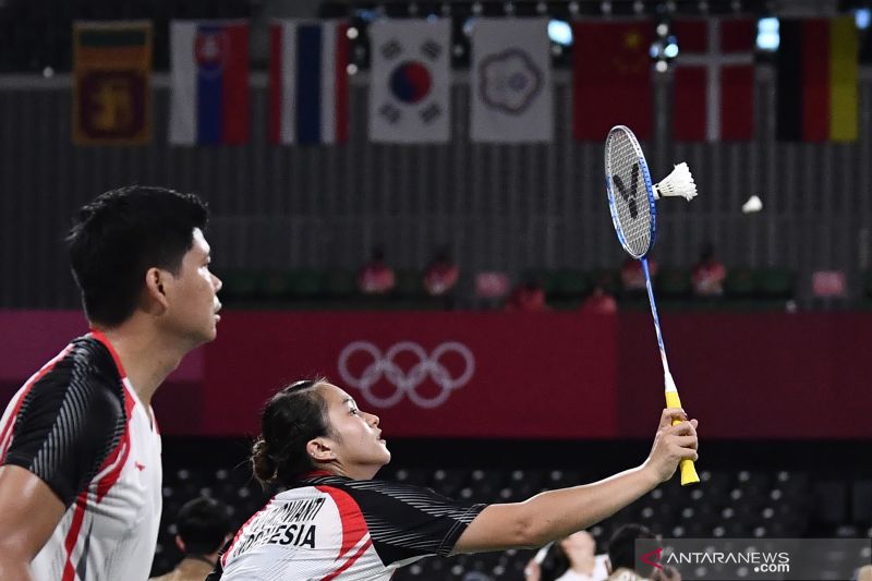 Praveen/Melati gagal melangkah lebih jauh dalam turnamen Indonesia Badminton Festival setelah tersingkir pada babak kedua Indonesia Open 2021. ANTARA FOTO/Sigid Kurniawan/rwa (ANTARA FOTO/SIGID KURNIAWAN)