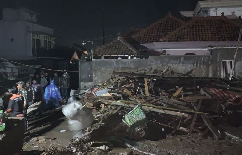 Kondisi area yang terdampak banjir bandang di Desa Bulukerto, Kecamatan Bumiaji, Kota Batu, Provinsi Jawa Timur, Kamis (4/11/2021). (ANTARA/Vicki Febrianto)