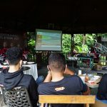 Suasana nonton bareng Asia Talent Cup (ATC) bersama komunitas Honda CBR Series di Cafe Ngopi Doeloe, Bandung.