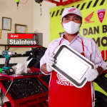 Video karya dari Siswa SMK Mitra Industri MM 2100, Ropi Ramdani dengan materi penggantian V-Belt dan Roller.