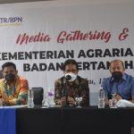 Menteri ATR/Kepala BPN, Sofyan A. Djalil saat memberikan keterangan pers terkait penanganan kejahatan pertahanan di Jakarta, Rabu (17/11/2021). (ANTARA/Fauzi Lamboka)