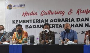 Menteri ATR/Kepala BPN, Sofyan A. Djalil saat memberikan keterangan pers terkait penanganan kejahatan pertahanan di Jakarta, Rabu (17/11/2021). (ANTARA/Fauzi Lamboka)