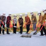 Jajaran direksi PT Summarecon Tbk menggelar acara Topping Of untuk pembangunana Summarecon Mall Bandung.