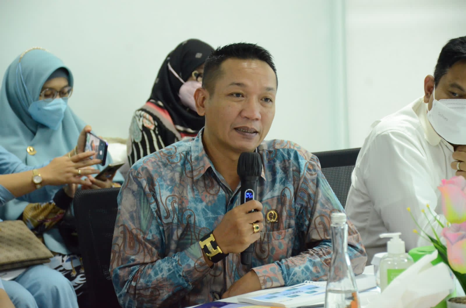 KUNJUNGAN KERJA: Anggota Komisi III DPRD Provinsi Jawa Barat Hasim Adnan mendorong perusahaan segera merealisasikan pembayaran Pajak Air Permukaan (PAP). (Humas DPRD Jabar).