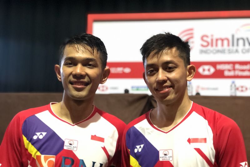 Pada babak pertama ganda putra Indonesia Open 2021, Fajar Alfian/Muhammad Rian Ardianto mengalahkan Leo Rolly Carnando/Daniel Marthin 21-17, 22-20 di Nusa Dua, Bali, Rabu. ANTARA/Roy Rosa Bachtiar