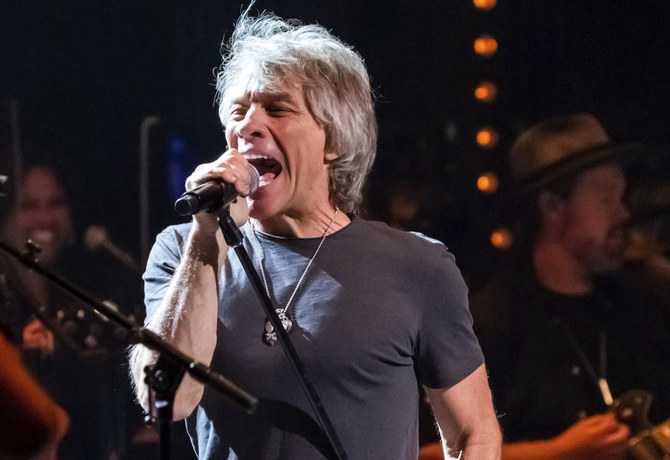 Jon Bon Jovi dinyatakan positif COVID-19 selama tes cepat sebelum ia ditetapkan untuk melakukan konser di Miami Beach pada hari Sabtu. (AP)