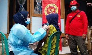 Kepala BIN Jawa Barat (BIN) sedang memantau pelaksanaan vaksin di Kabupaten Sukabumi