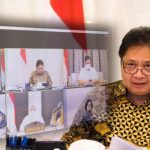 Menteri Koordinator Bidang Perekonomian Airlangga Hartarto ketika menghadiri web binar tentang UMKM di Indonesia