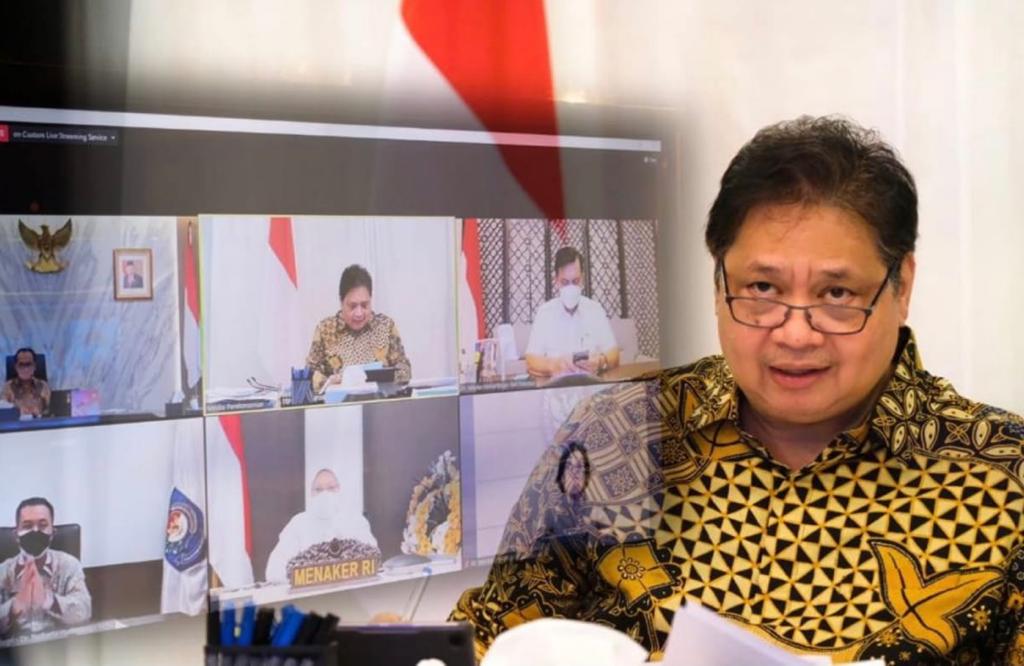 Menteri Koordinator Bidang Perekonomian Airlangga Hartarto ketika menghadiri web binar tentang UMKM di Indonesia