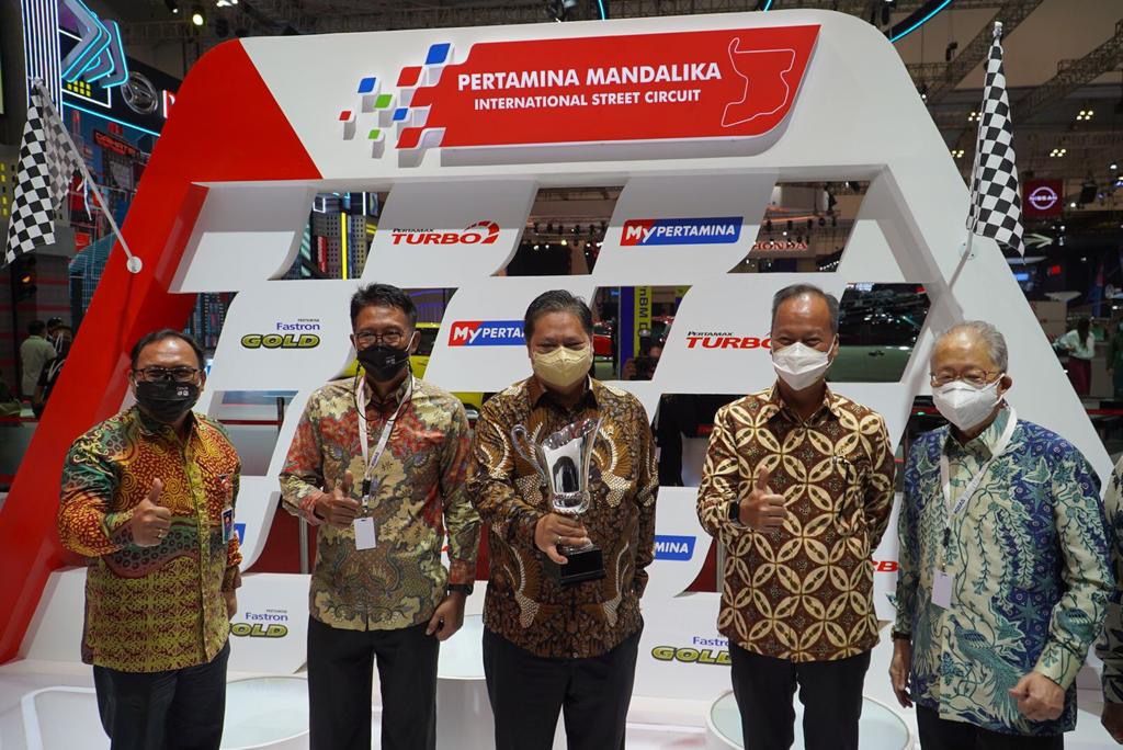 Menteri Koordinator Bidang Perekonomian Airlangga Hartarto saat membuka Pameran Gaikindo Indonesia International Auto Show (GIIAS) 2021