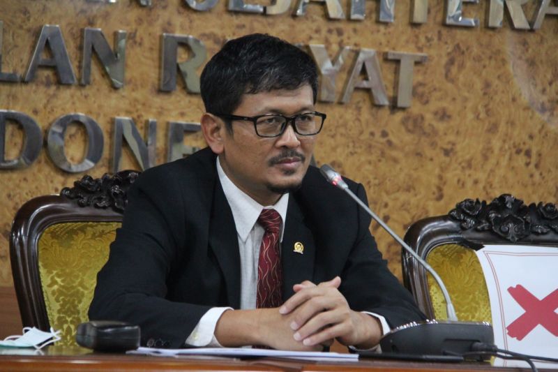 Amin Ak dalam keterangan tertulis di Jakarta, Jumat (26/11), menyatakan bahwa kebijakan larangan penjualan minyak goreng curah berpotensi membuat UMKM kian terjepit. Foto: Anggota Komisi VI DPR RI Amin Ak. ANTARA/HO-Humas Fraksi PKS .