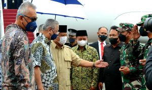 PM Malaysia disambut langsung oleh Menhan Prabowo didampingi Panglima Kodam III Siliwangi dan Wagub Jabar ketika tiba di Bandara Husein Sastranegara