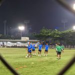 Tim nasional Indonesia berlatih di Lapangan B Gelora Bung Karno, Jakarta, Selasa (9/11/2021). Kegiatan itu menjadi salah satu persiapan skuad berjuluk "Garuda" menuju Piala AFF 2020. (Michael Siahaan)