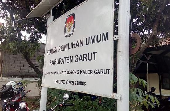 Papan Kantor KPU Kabupaten Garut (Ilustrasi)
