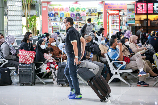 penumpang kemenhub syarat perjalanan aturan pembatasan mobilitas akhir tahun ppkm nataru