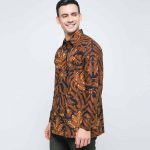 Salah satu produk kemeja pria Batik Danar Hadi yang dijual di marketplace
