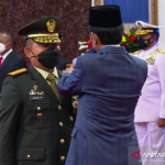 Tangkapan layar Presiden RI Joko Widodo (Jokowi) melantik Letnan Jenderal TNI Dudung Abdurachman sebagai Kepala Staf Angkatan Darat (Kasad) di Istana Negara, Jakarta, Rabu (17/11/2021). ANTARA/Indra Arief