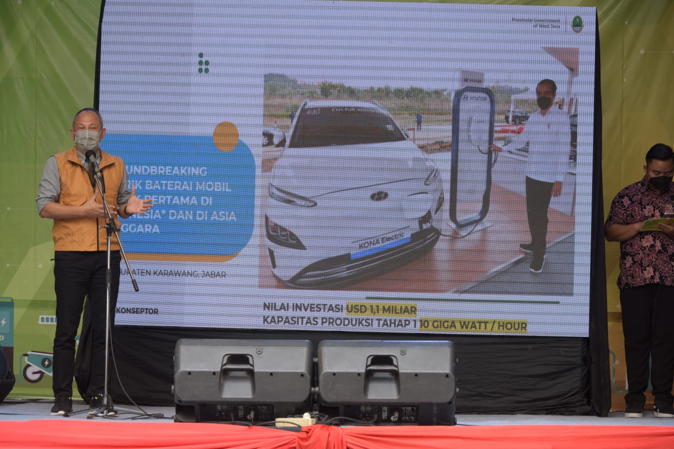 Sekda Jabar menghadiri undangan pembukaan pameran mobil listrik di Ciwalk Bandung