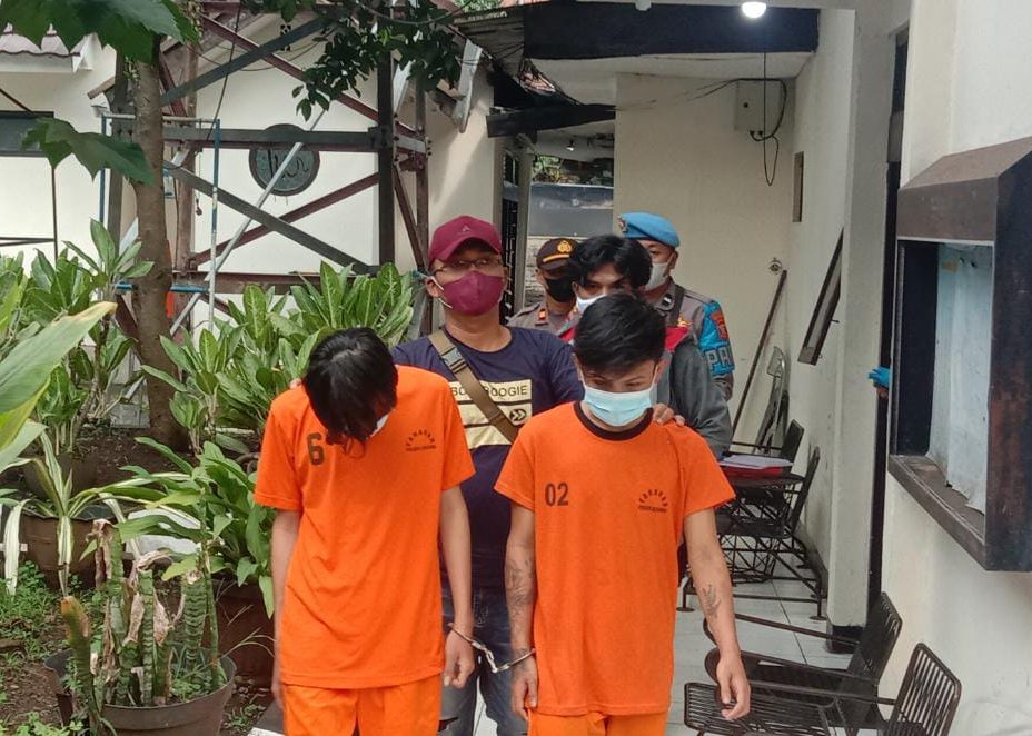 DIRINGKUS: Dua pelaku aksi pengeroyokan di Jl. Titiran dan Jl. Puter Kota Bandung. (Sandi Nugraha/Jabar Ekspres)