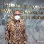 Wakil Ketua Komisi II DPR RI Junimart Girsang saat ditemui ANTARA di Gedung DPR RI, Jakarta, Senin (15/11/2021). ANTARA/Tri Meilani Ameliya