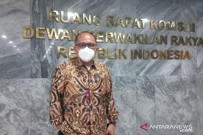 Wakil Ketua Komisi II DPR RI Junimart Girsang saat ditemui ANTARA di Gedung DPR RI, Jakarta, Senin (15/11/2021). ANTARA/Tri Meilani Ameliya