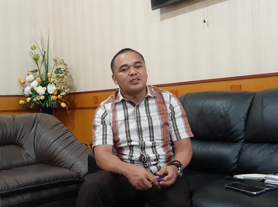 Ketua DPRD Kabupaten Bandung, Sugianto saat ditemui diruang kerjanya. (Yully S Yulianty/Jabar Ekspres)
