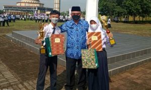 Siswa Siswi SMPN 2 Padalarang Raih penghargaan Juara 1 Atletik dalam KOSN.