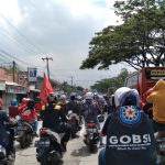 Para buruh di Kabupaten Sumedang saat lakukan unjuk rasa mengenai kenaikan UMK sebesar 10 persen, beberapa waktu lalu. (Jabar Ekspres)