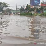 Banjir melanda wilayah Kecamatan Dayeuhkolot di Kabupaten Bandung, Jawa Barat. (ANTARA/HO-BPBD Kabupaten Bandung)