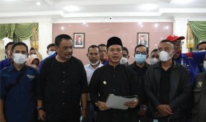 Bupati Bandung Dadang Supriatna mengusulkan kenaikan Upah Minimum Kabupaten (UMK) Bandung sebesar 10%