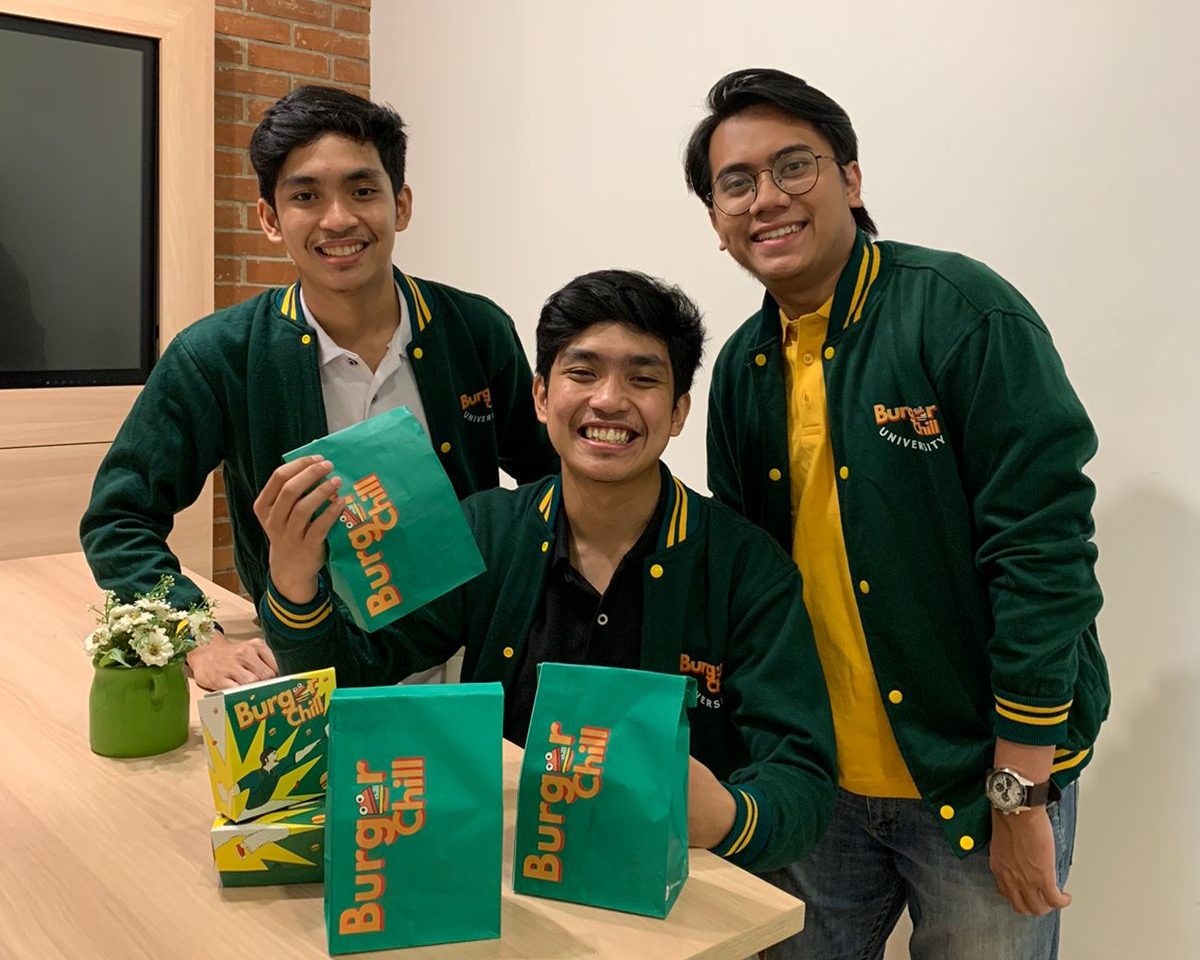 Tiga mahasiswa Universitas Padjadjaran (Unpad) yang sekaligus menjadi pengusaha makanan bermerek dagang Burgerchill mendapatkan beasiswa dari BRI