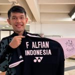 Fajar Alfian akan menyumbangkan jersey yang sudah ditandatangani sebagai bentuk dukungannya pada proses pemulihan dan bantuan kepada masyarakata Bali yang terdampak pandemi, Selasa.(30/11) (dokumentasi PP PBSI)
