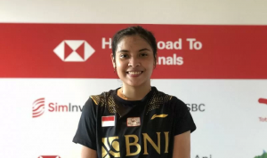 Gregoria Mariska Tunjung lolos ke babak kedua Indonesia Open 2021 lewat kemenangan dua gim langsung menyingkirkan Supanida Katethong di Bali, Selasa (23/11/2021). (ANTARA/Roy Rosa Bachtiar)