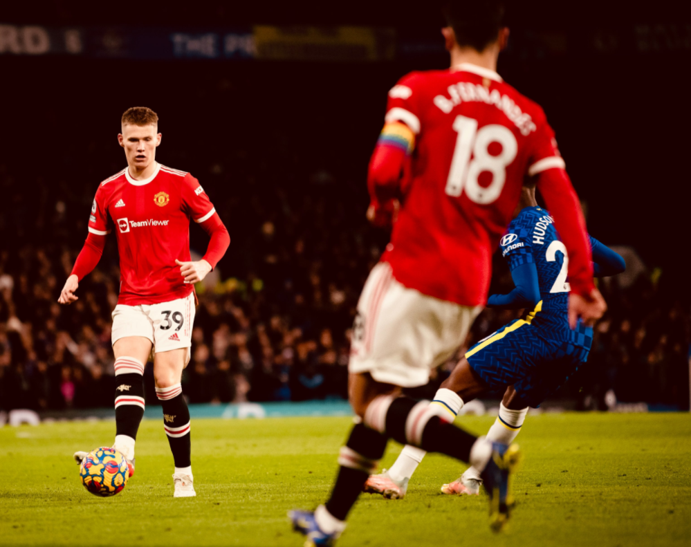 Pemain Manchester United menguasai bola. (Twitter/@ManUtd)