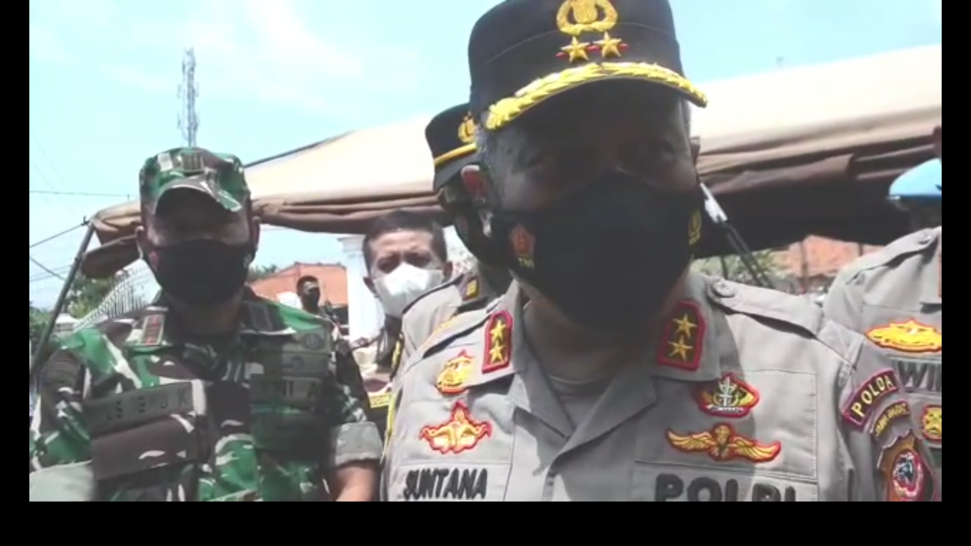 Kapolda Jabar, Irjen Suntana saat memberikan keterangan terkait bentrokan ormas di Karawang, Kamis (25/11).