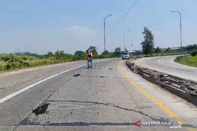 perbaikan jalan tol cikampek jakarta