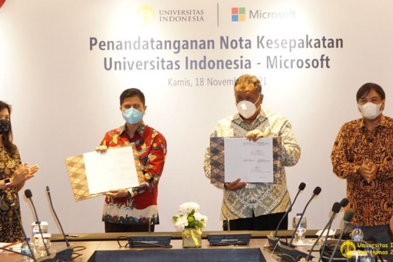 Penandatangan kerja sama antara Universitas Indonesia dan Microsoft Indonesia. (ANTARA/HO-Humas UI)